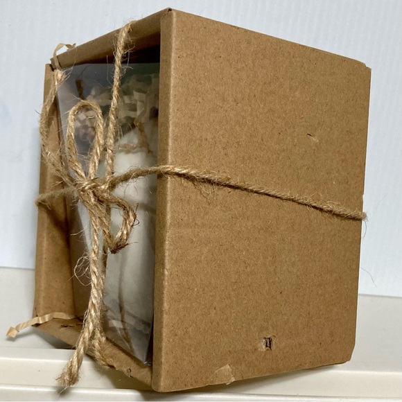 Rae Dunn 2019 Christmas Ornament Collectable Round Red & White 2019 NEW 4" x 4" - Picture 2 of 8